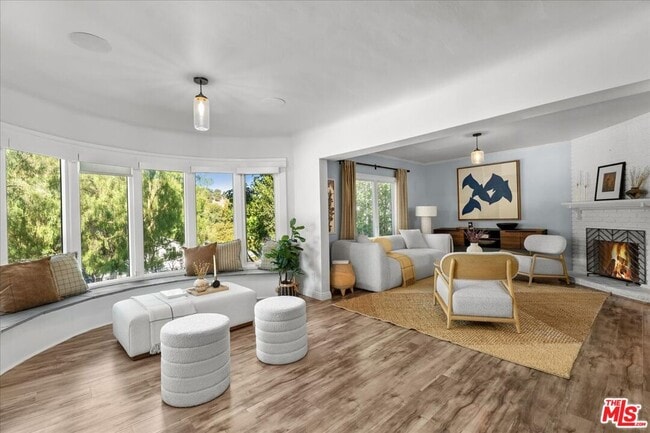 Foto del edificio - 4104 Saugus Ave