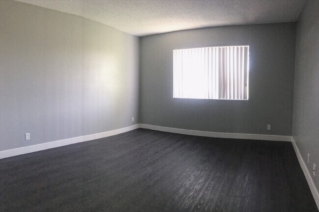 Bedroom View 1 - 14941 Roscoe Blvd