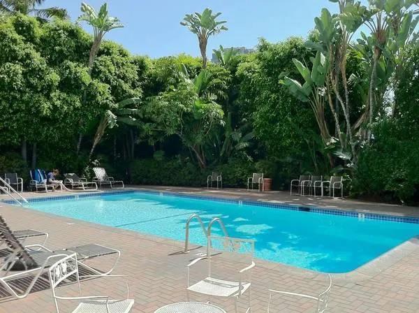 Foto del edificio - 969 Hilgard Ave