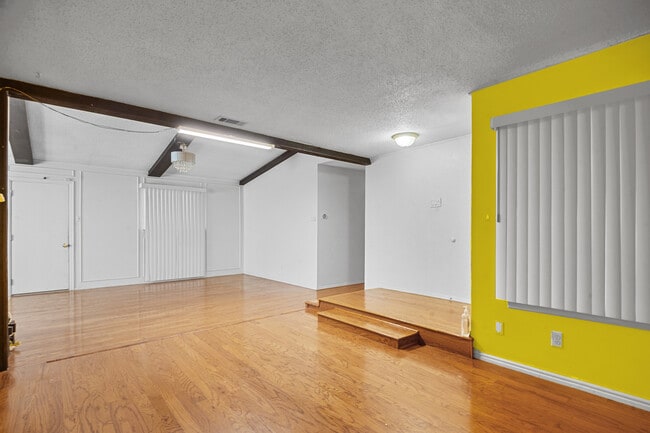 Building Photo - 2629 Peach Tree Ln