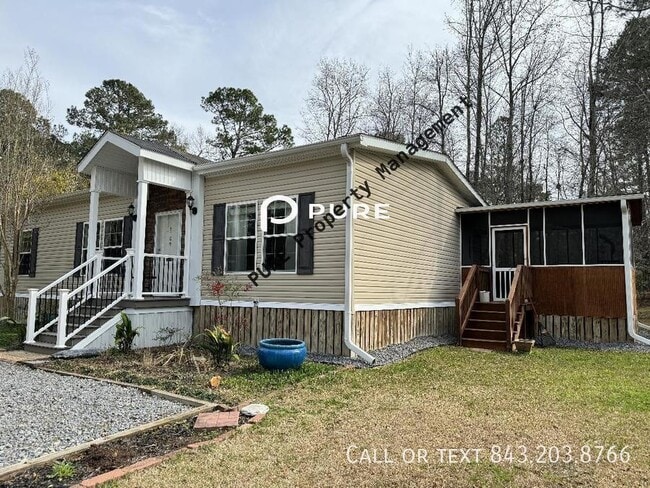 Building Photo - 3 Bedroom Available Now!!