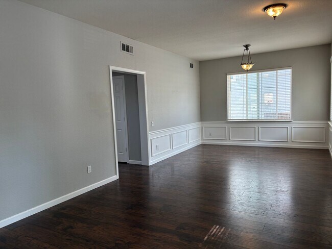 Foto del edificio - Terrific Brentwood Neighborhood steps from...