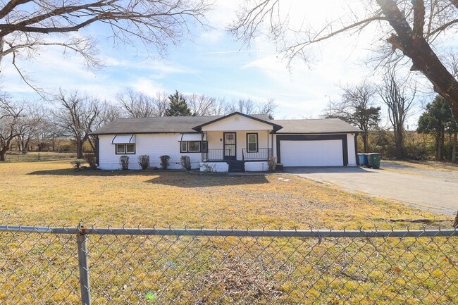 Building Photo - 4 Bed | 1.5 Bath in North Tulsa!