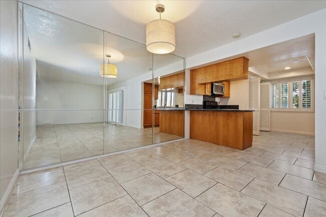 Foto del edificio - SPACIOUS 3BR/2BA Condo in Canyon Crest Nea...