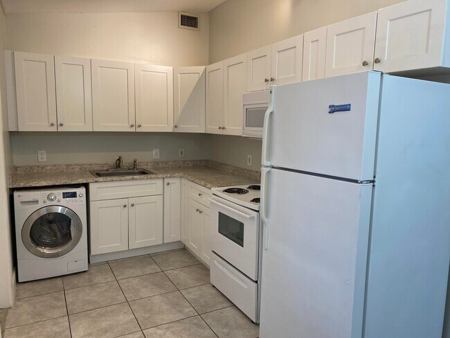 Building Photo - 24 SW 4th Ave