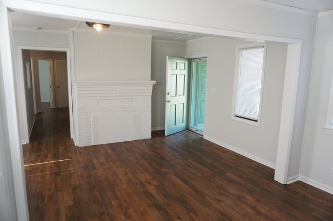 Building Photo - 3BR/1BA Home in Midtown Wilmington - $1,75...