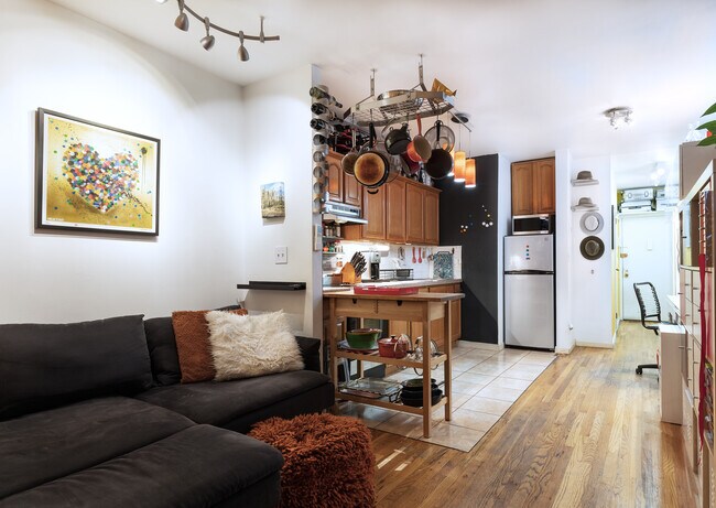 Living room/kitchen - 78 Orchard St