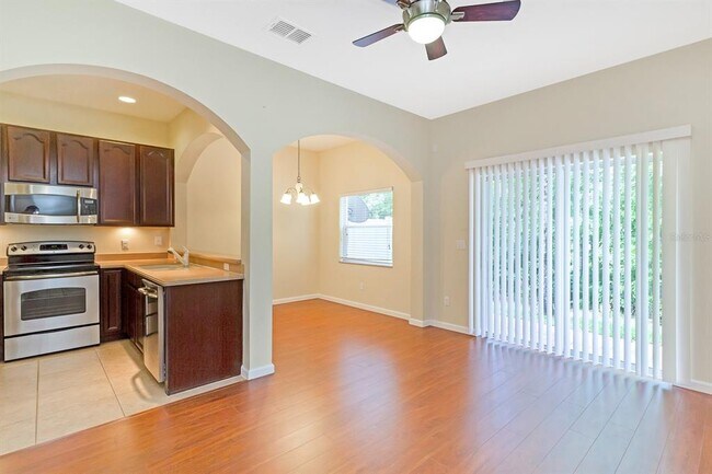 Foto del edificio - 10242 Park Commons Dr