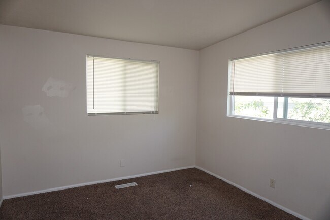 Foto del edificio - 6 Bedroom West Valley Home With Bonus Room