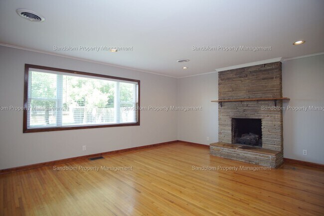 Foto del edificio - FOR LEASE | Midtown Tulsa | 3 Bed, 2 Bath ...