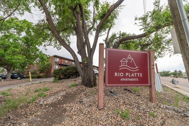 Foto del edificio - 8780 Galen Ct