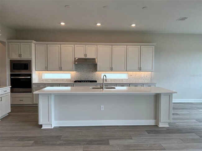 Building Photo - 15332 Willow Ridge Dr