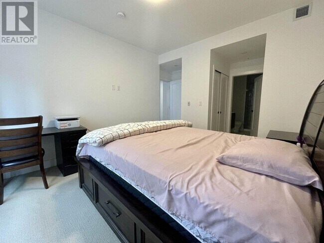 Photo du bâtiment - 6933-6933 Cambie St