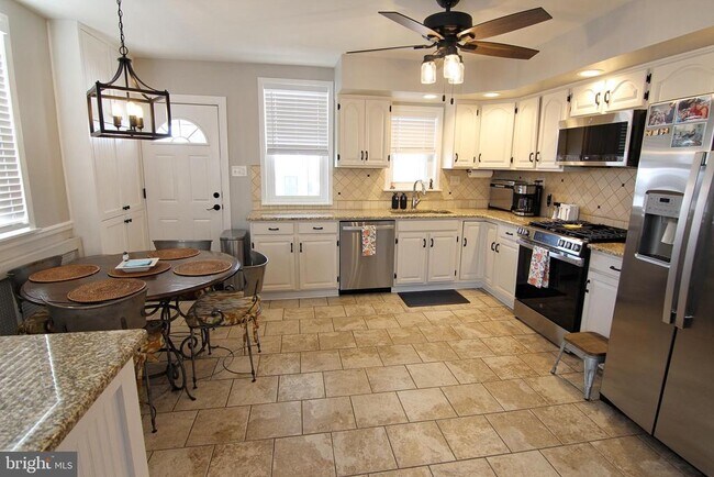 Foto del edificio - 215 W 9th Ave