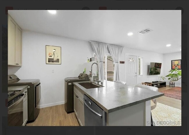 Foto del edificio - Beautifully Updated UTC Home with 2 Master Suites!