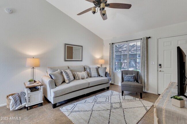 Foto del edificio - 8914 W Desert Jewel Dr
