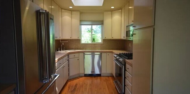 Building Photo - Capitola House 3 bedroom 2 newly remodeled...