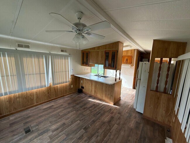Foto del edificio - 4115 Aurora Rd