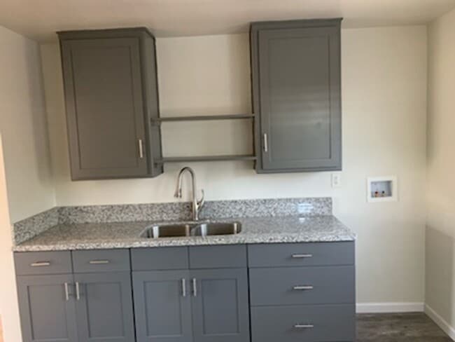 Building Photo - 15635-15637