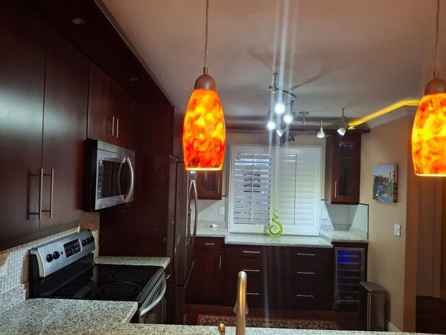 Foto del edificio - 2217 Cypress Island Dr