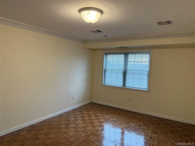 Building Photo - 3 Cross St