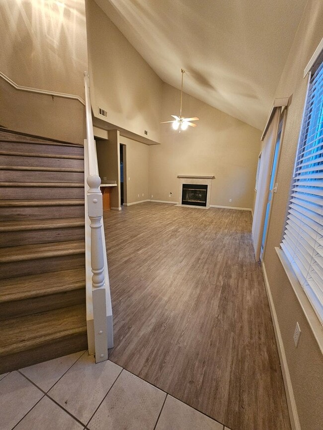 Building Photo - BEAUTIFUL 2 STORY, 3 BRM, 2 1/2 BATHS WITH...
