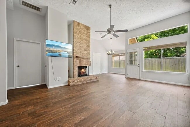Foto del edificio - 3518 Grove Oaks Dr