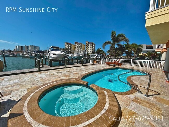 Building Photo - Stunning Water front Home in Madeira Beach