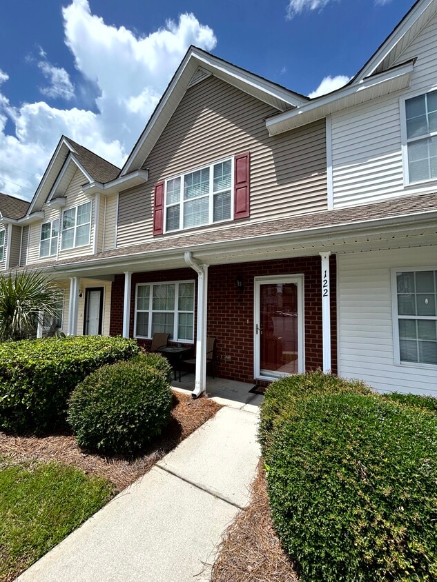 Primary Photo - 122 Sonata Cir