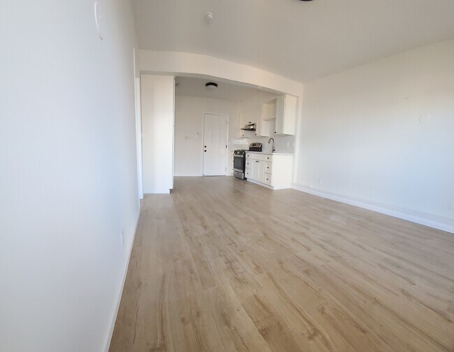 Building Photo - 2215 Rivera St
