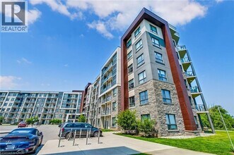 Building Photo - 125 Shoreview Pl