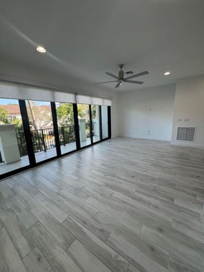 Building Photo - 615 Windward Cir N