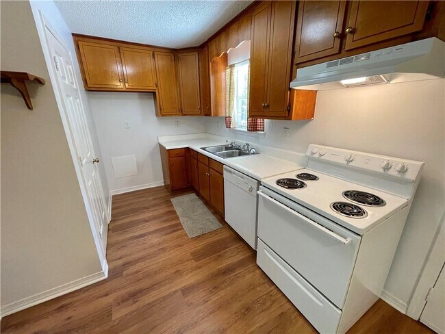 Building Photo - 6476 Bellwood Dr E