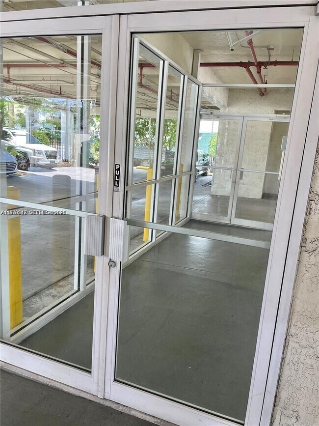 Foto del edificio - 3201 W Flagler St