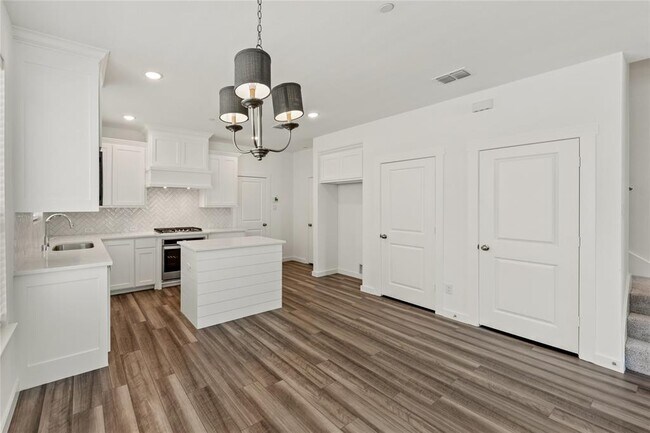 Building Photo - 2724 Parkview Pl