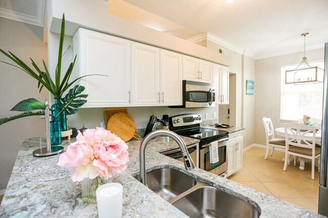 Building Photo - HERITAGE BAY - 2 BEDS / 2 BATHS - GOLF COU...
