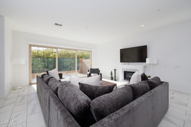 Foto del edificio - 7349 E Vista Bonita Dr