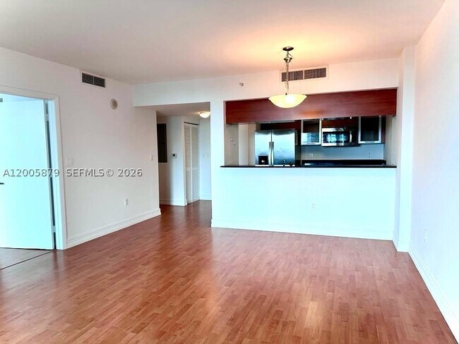 Building Photo - 1800 N Bayshore Dr