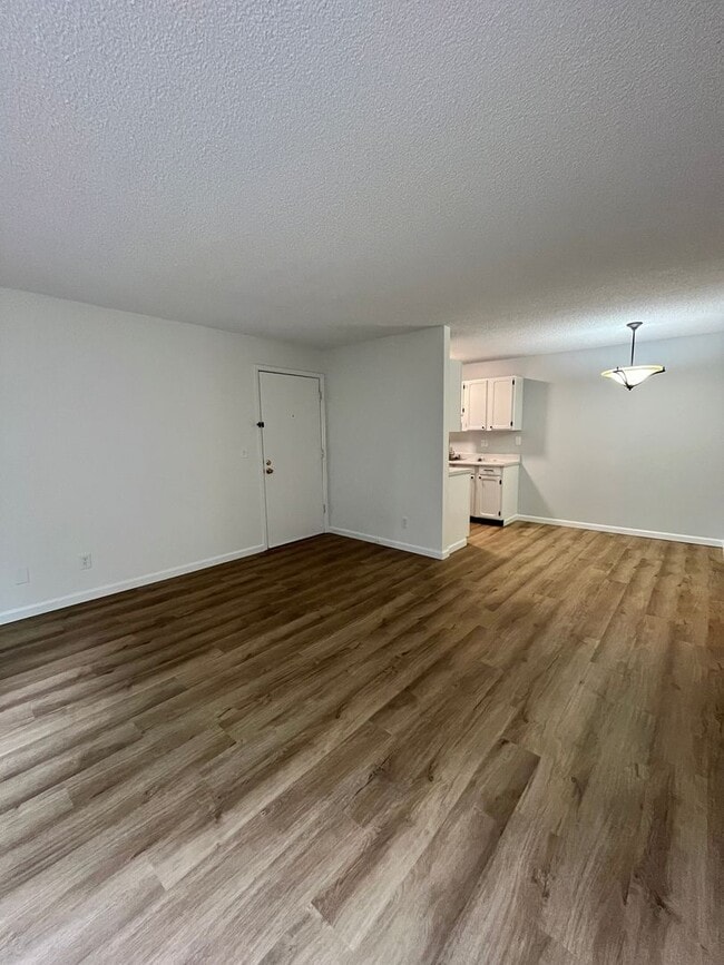 Building Photo - Awesome Updated 1 Bedroom Condo in Boulder...