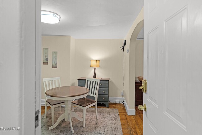 Building Photo - 67 Hill St