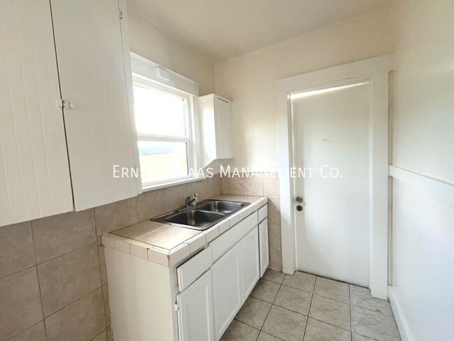 Foto del edificio - Wonderful Studio Apartment Near Downtown L...