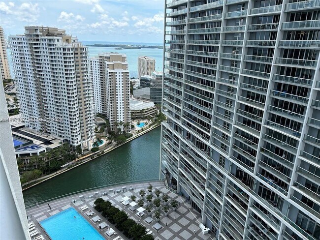 Foto del edificio - 475 Brickell Ave