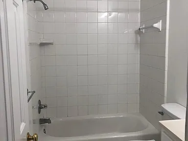 bathroom - 2708 E Broad St