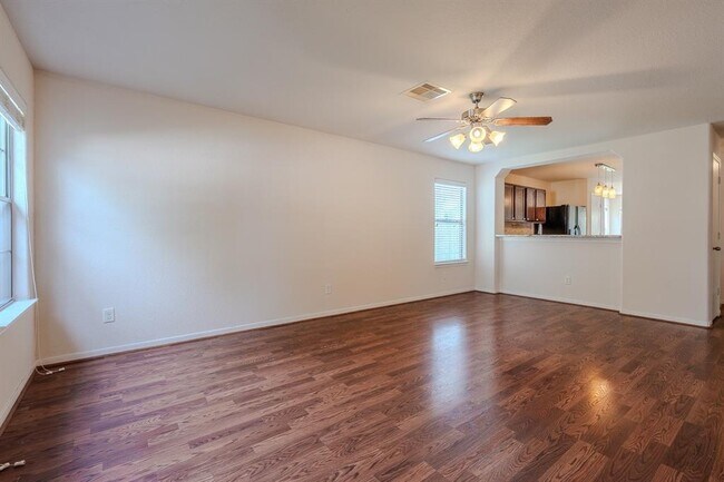 Foto del edificio - 2727 Roaring Oaks Ln