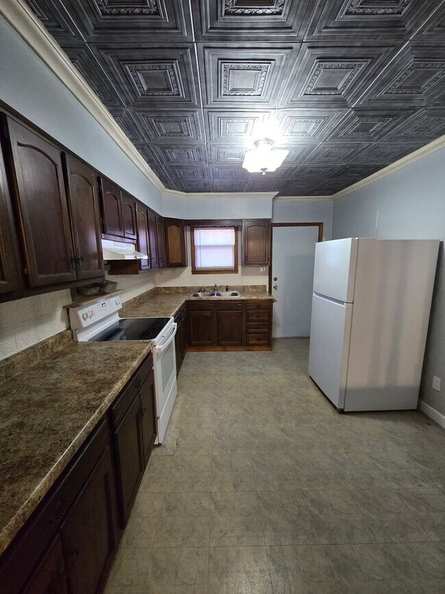 Foto del edificio - 2-bedroom Bungalow with Spacious Kitchen, ...