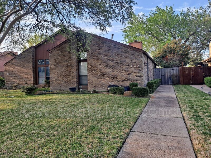 Foto principal - 3025 Westforest Dr
