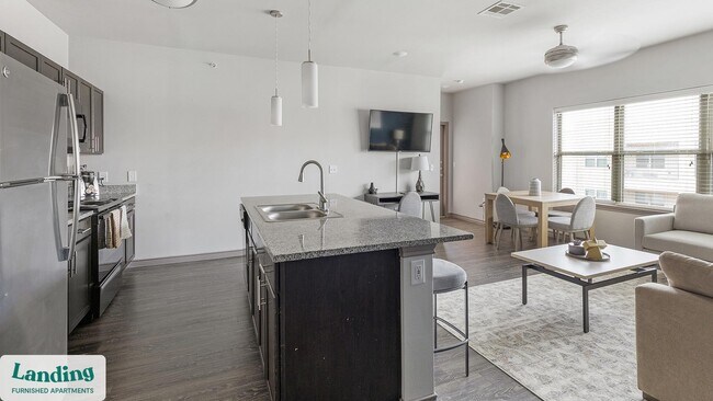 Foto del edificio - 650 S Main St