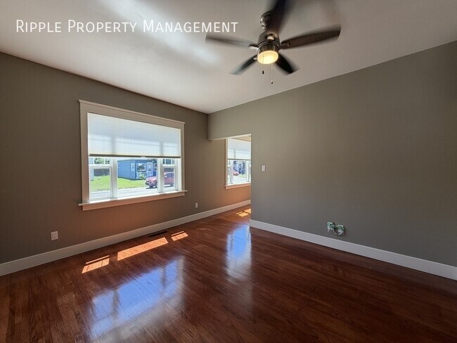 Building Photo - AMAZING 3 BEDS, 1.5 BATHS DETACHED HOME | STUNNING MOUNTAIN VIEWS
