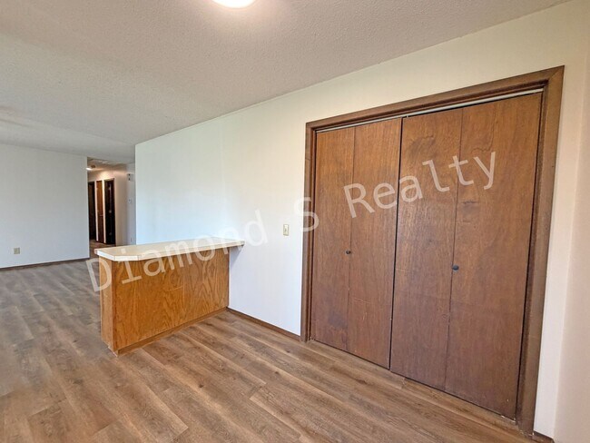 Foto del edificio - All Brick 3-Bedroom Home Available Now!