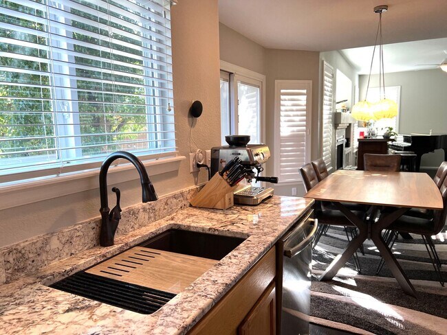 Foto del edificio - Highlands Ranch Home ready for move in Aug...